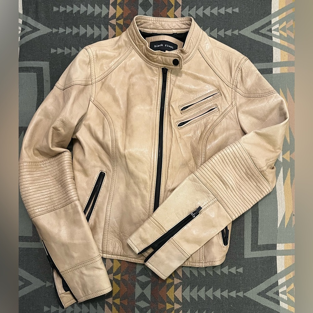 Black Rivet Tan Leather Collar